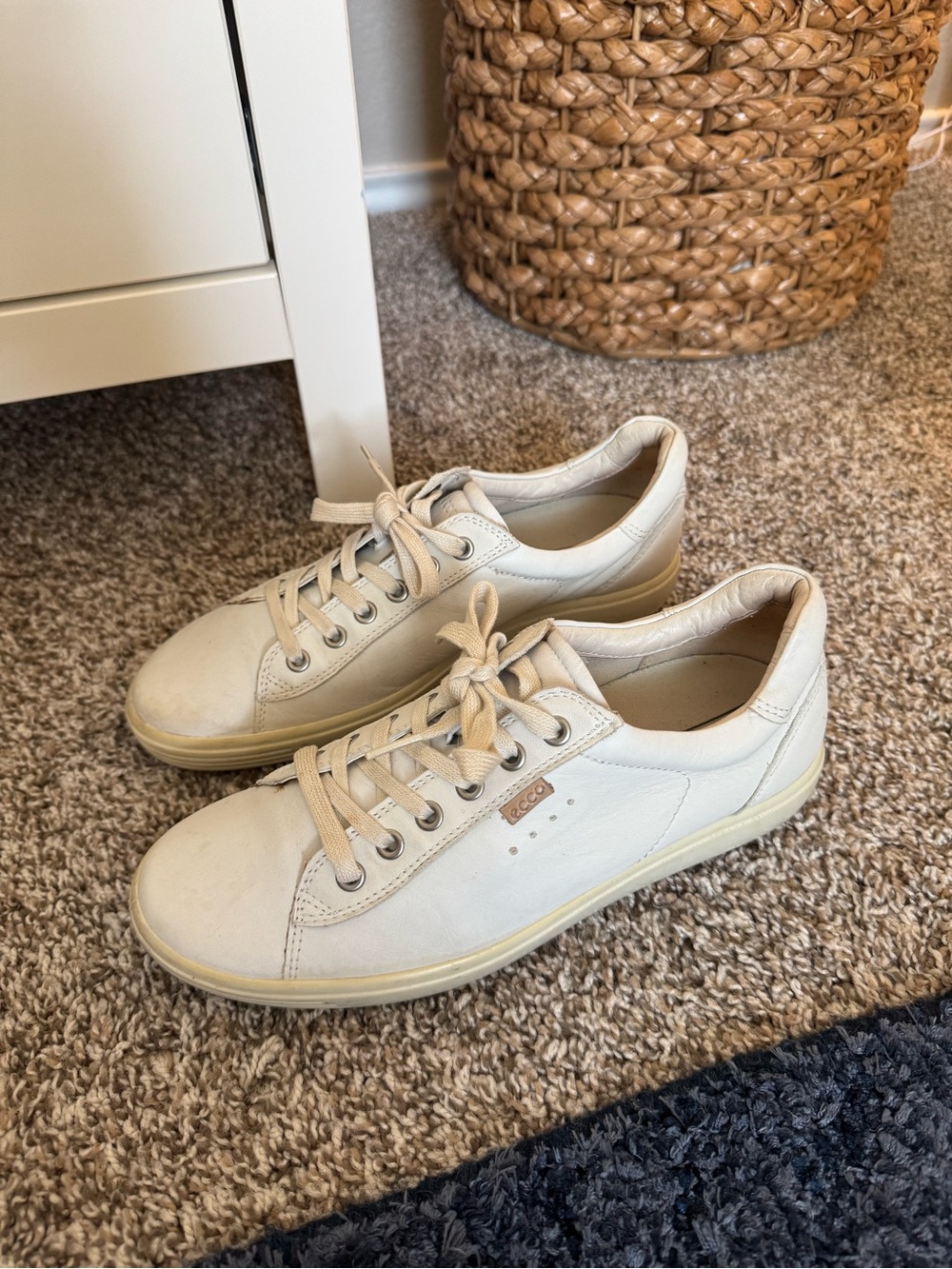 Ecco Leather Low-Top Sneakers in Off-White/Cream